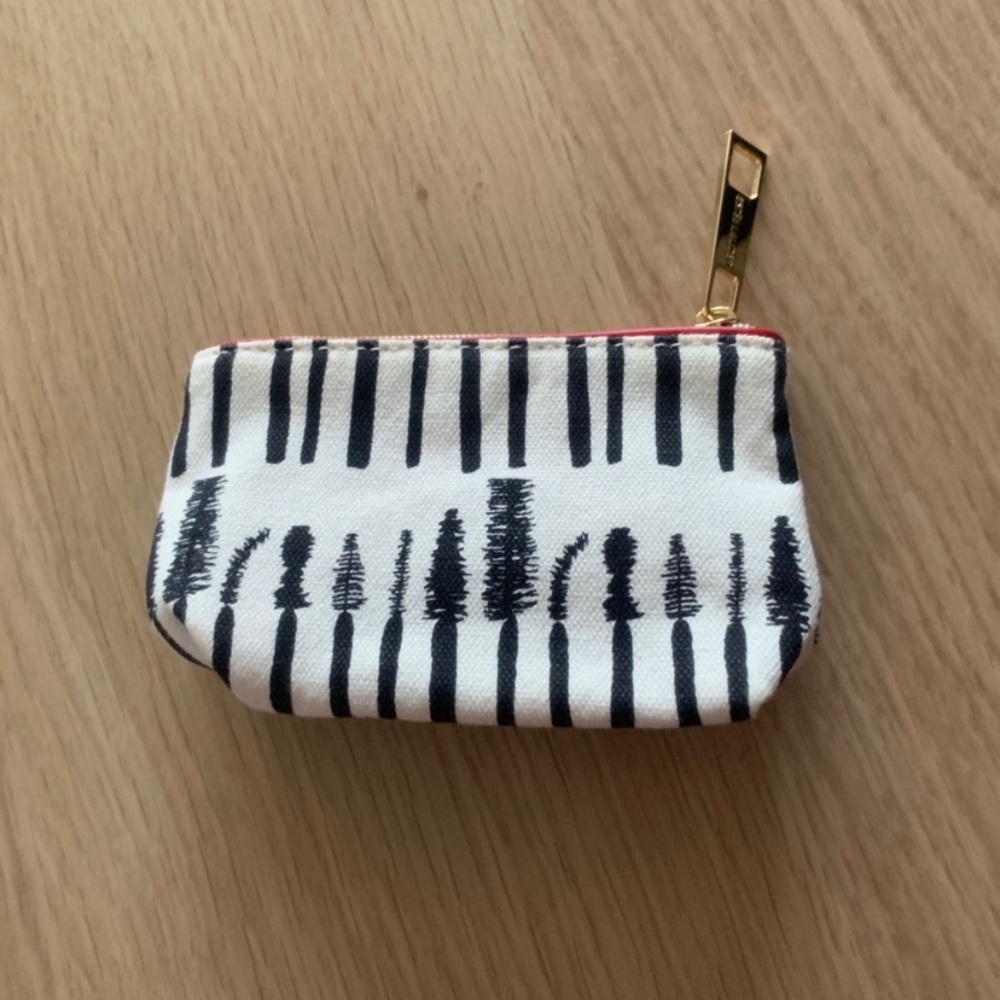 NEW Estée Lauder Pouch